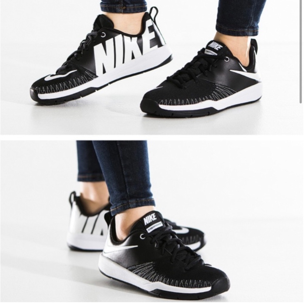 Nike Team Hustle D7 Low Black & White Athletic Gym Sneaker Shoes